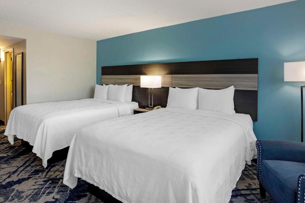 Queen Room with Two Queen Beds - Non-Smoking interior